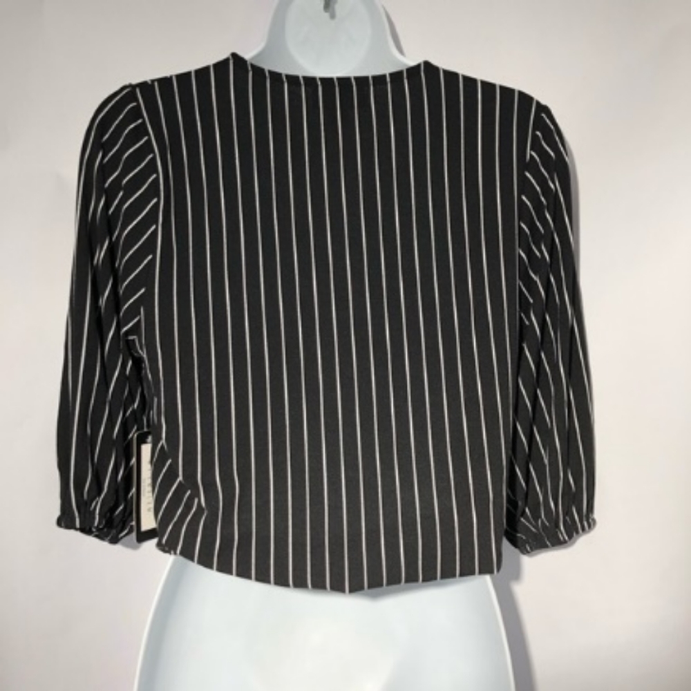 *NEW* My Emblem Contemporary Pinstriped Top Black White - Picture 2 of 5